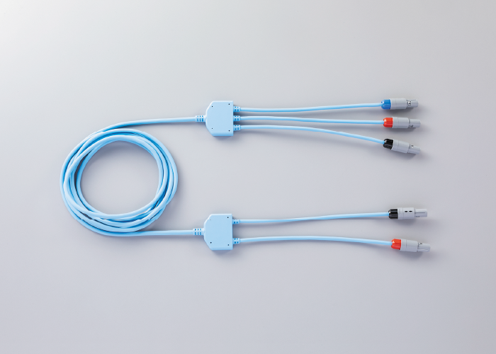 「カネカ心腔内除細動電極カテーテル」の付属品（カネカ心腔内除細動電極カテーテル専用接続ケーブル）